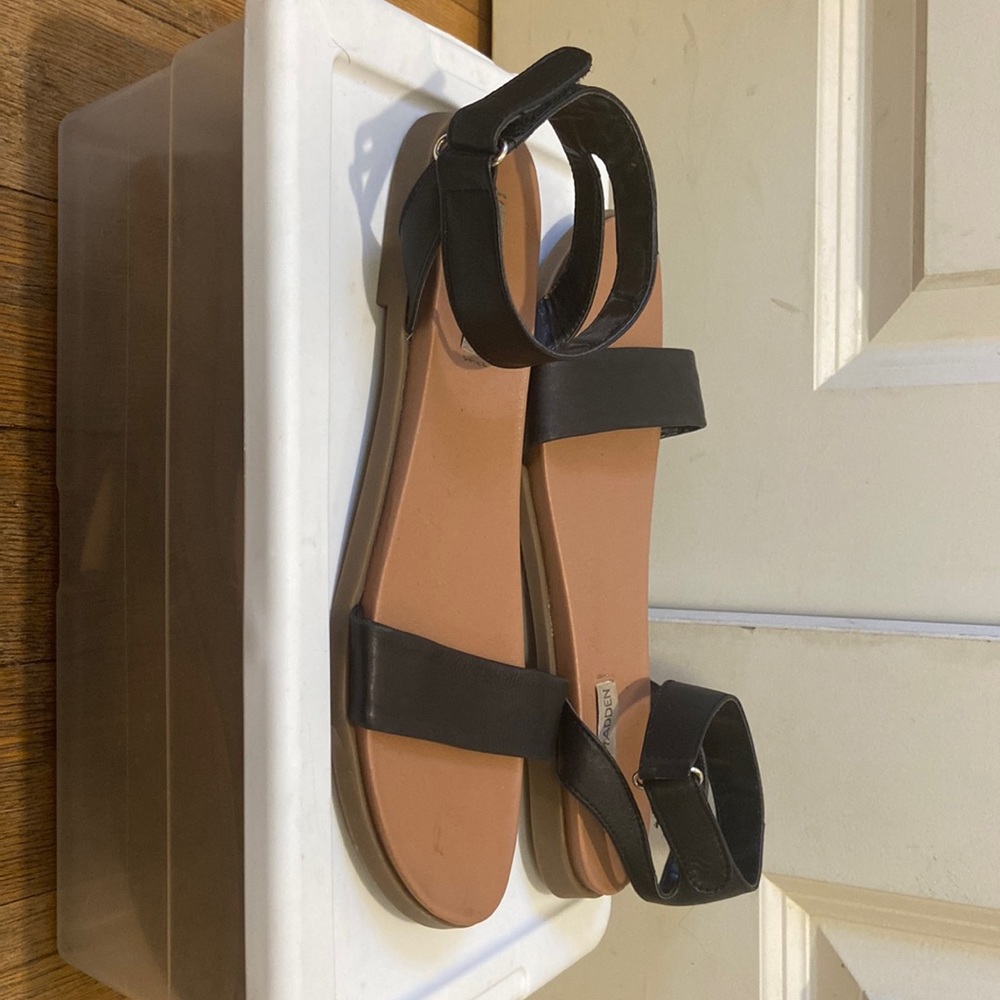 Steve Madden flat sandals